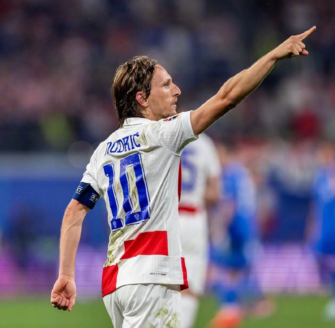 苏亚雷斯训练前讲话：降级责任在我，顺境和逆境我们都要接受