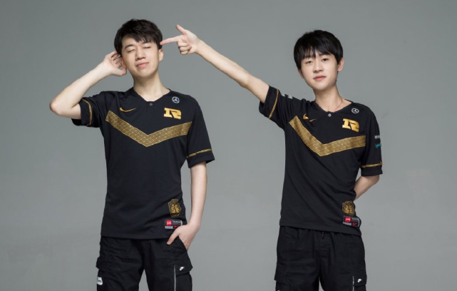 利离不开中 利离不开中